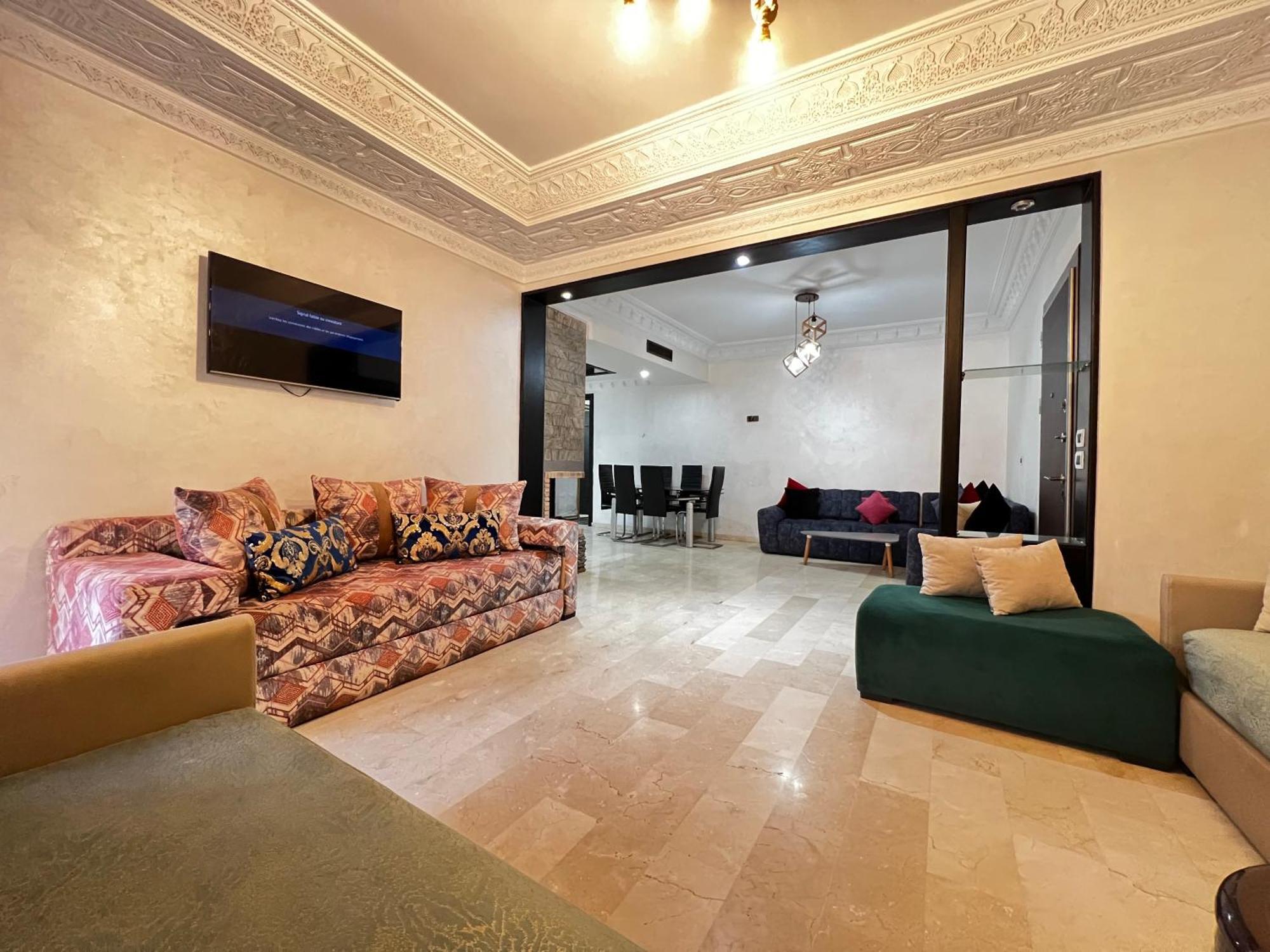 Yanis Book Casa Blanca